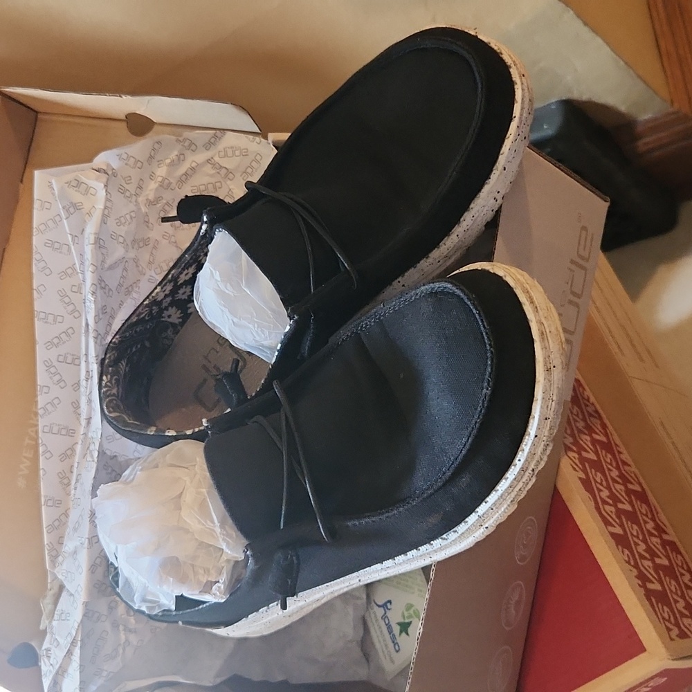 Women's Hey Dudes Wendy Black Odyssey Size 7 w/ Original box & Extra Laces!!